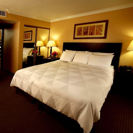Buena Park Grand Hotel & Suites Pokoj fotografie